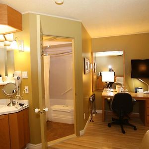 Standard Queen Room